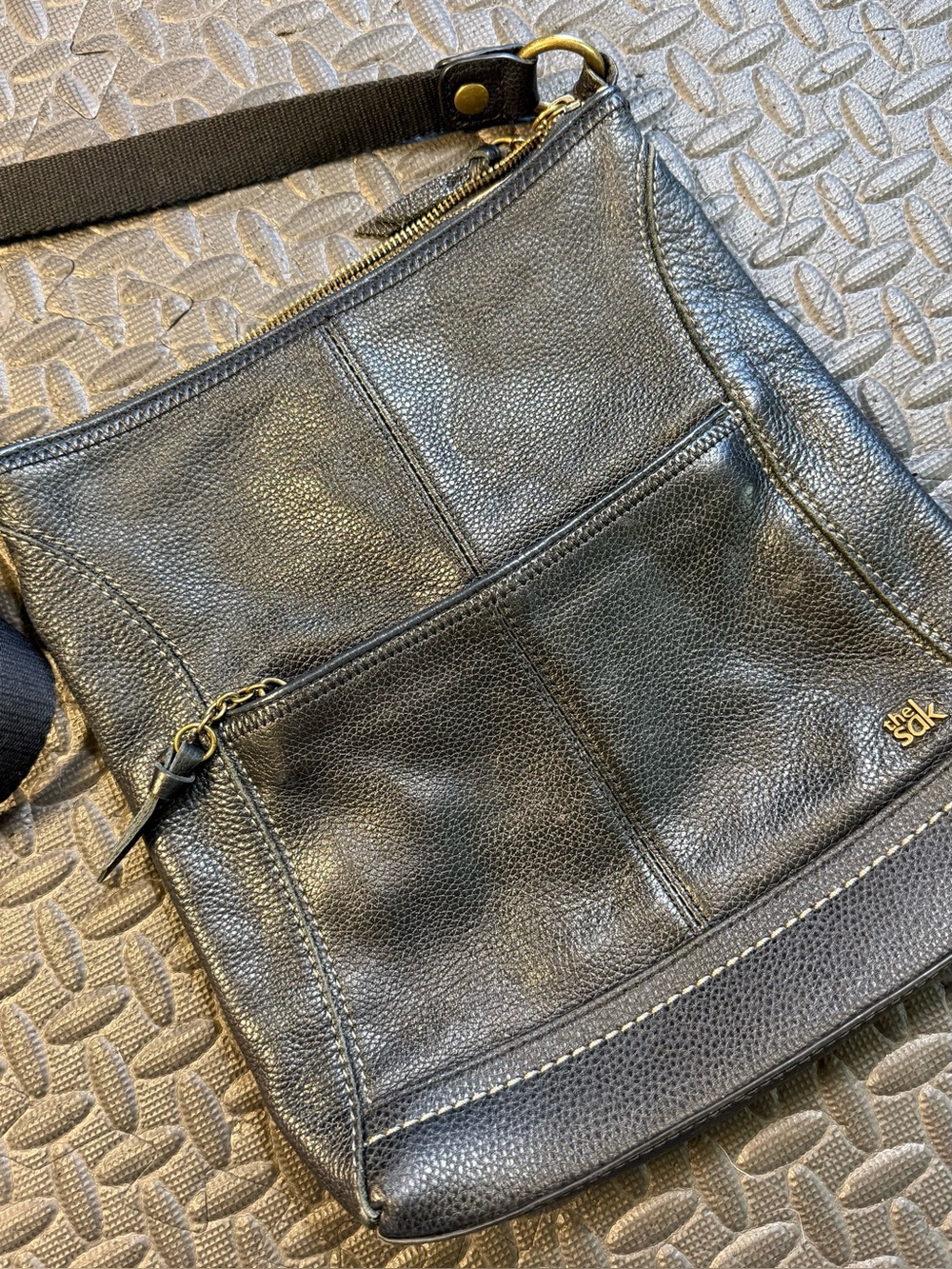The Sak Black Pebbled Leather Crossbody Bag Adjustable Strap Y2K